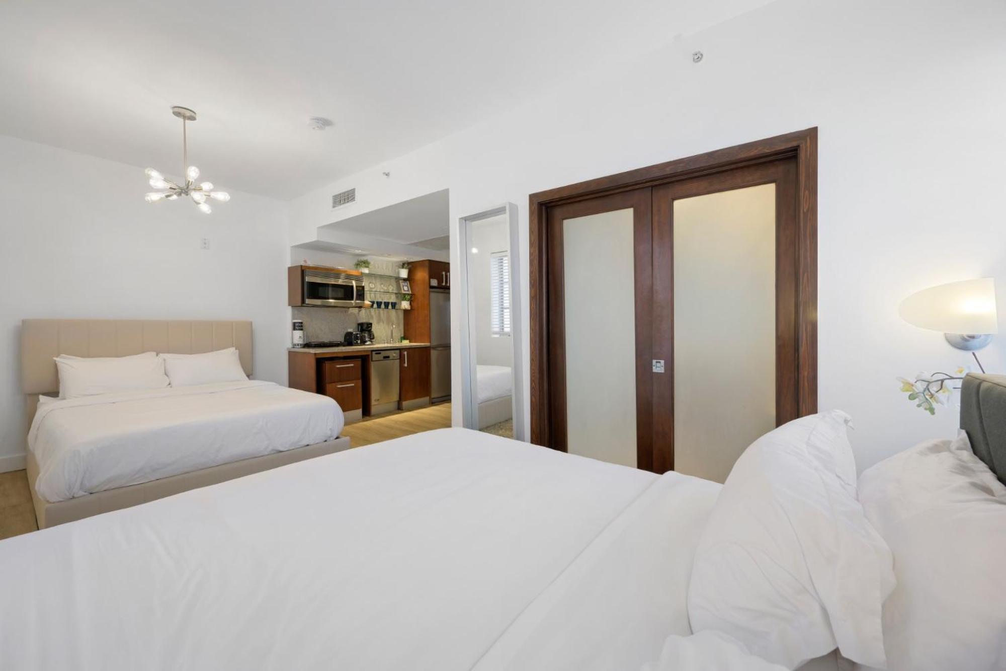 מיאמי ביץ' Ocean Drive Apartments With Rooftop Pool, South Beach, Miami מראה חיצוני תמונה