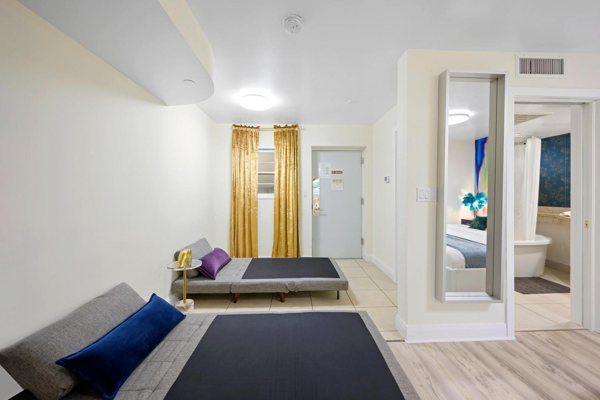 מיאמי ביץ' Ocean Drive Apartments With Rooftop Pool, South Beach, Miami מראה חיצוני תמונה